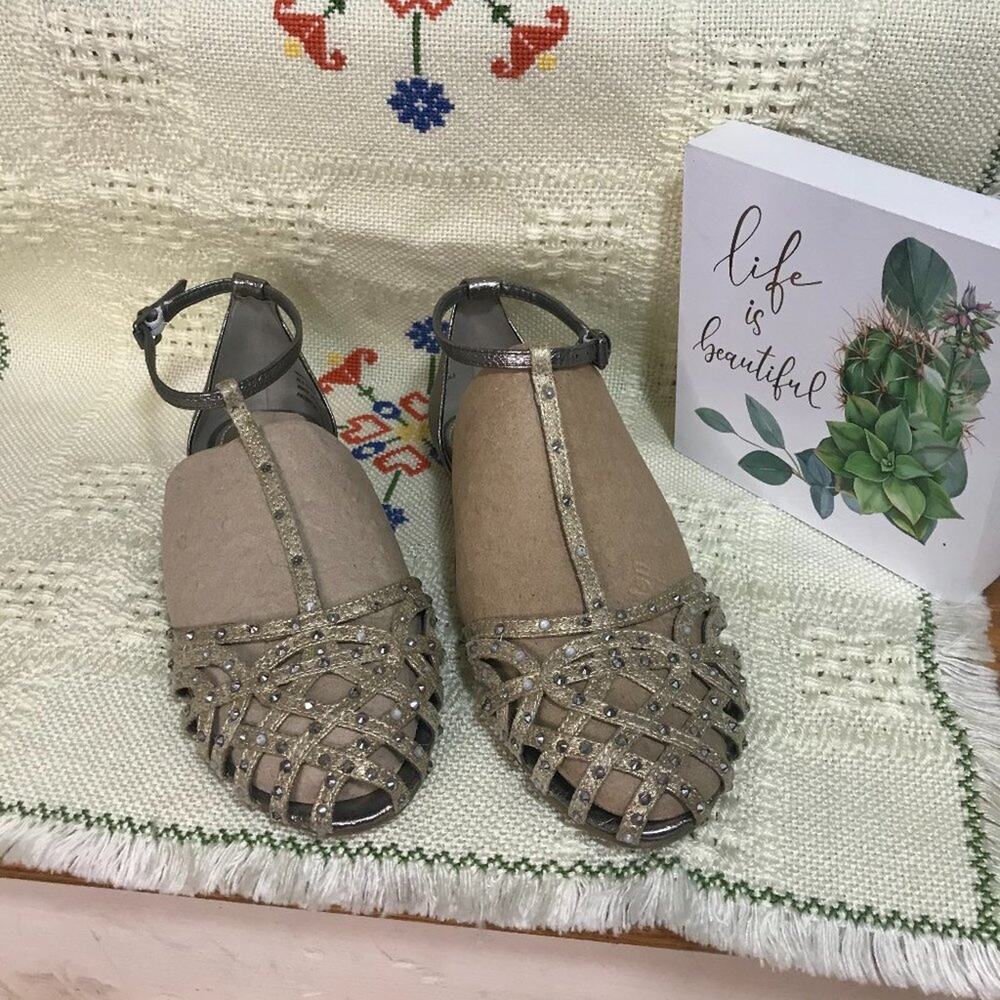 New Directions Gold flat sandals Studded SZ 8